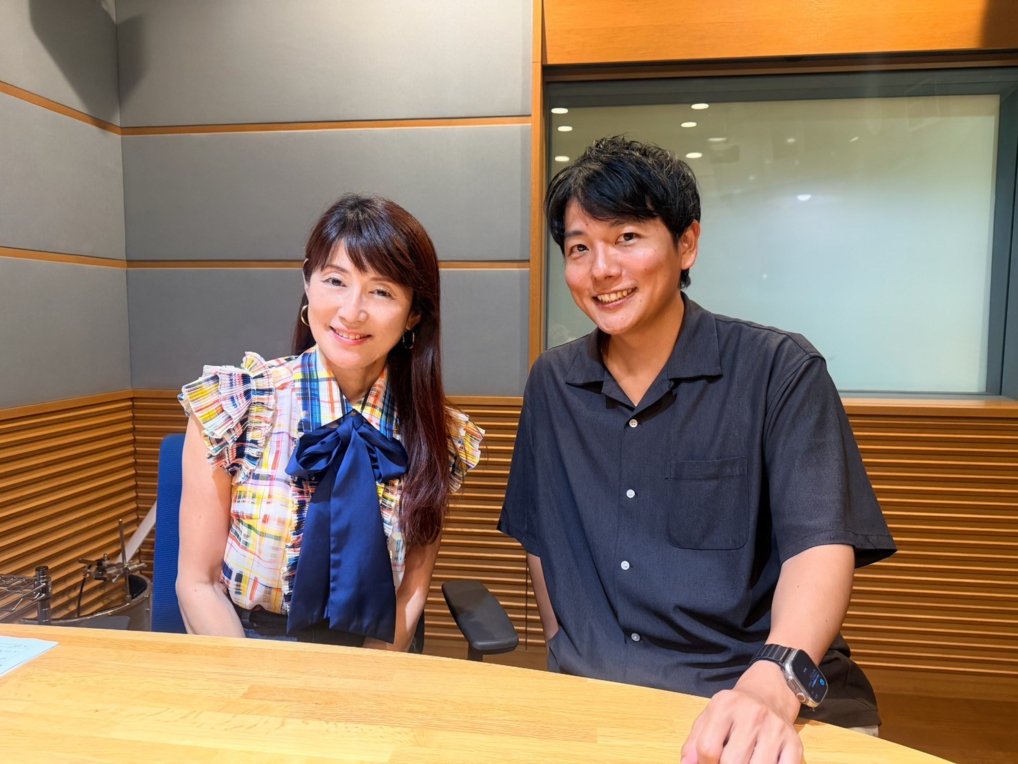 CBCラジオのスタジオにて 加藤千佳さんと